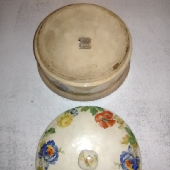 Harker, Oriental Poppy, Covered Oven Crock - Picture 5 of 5